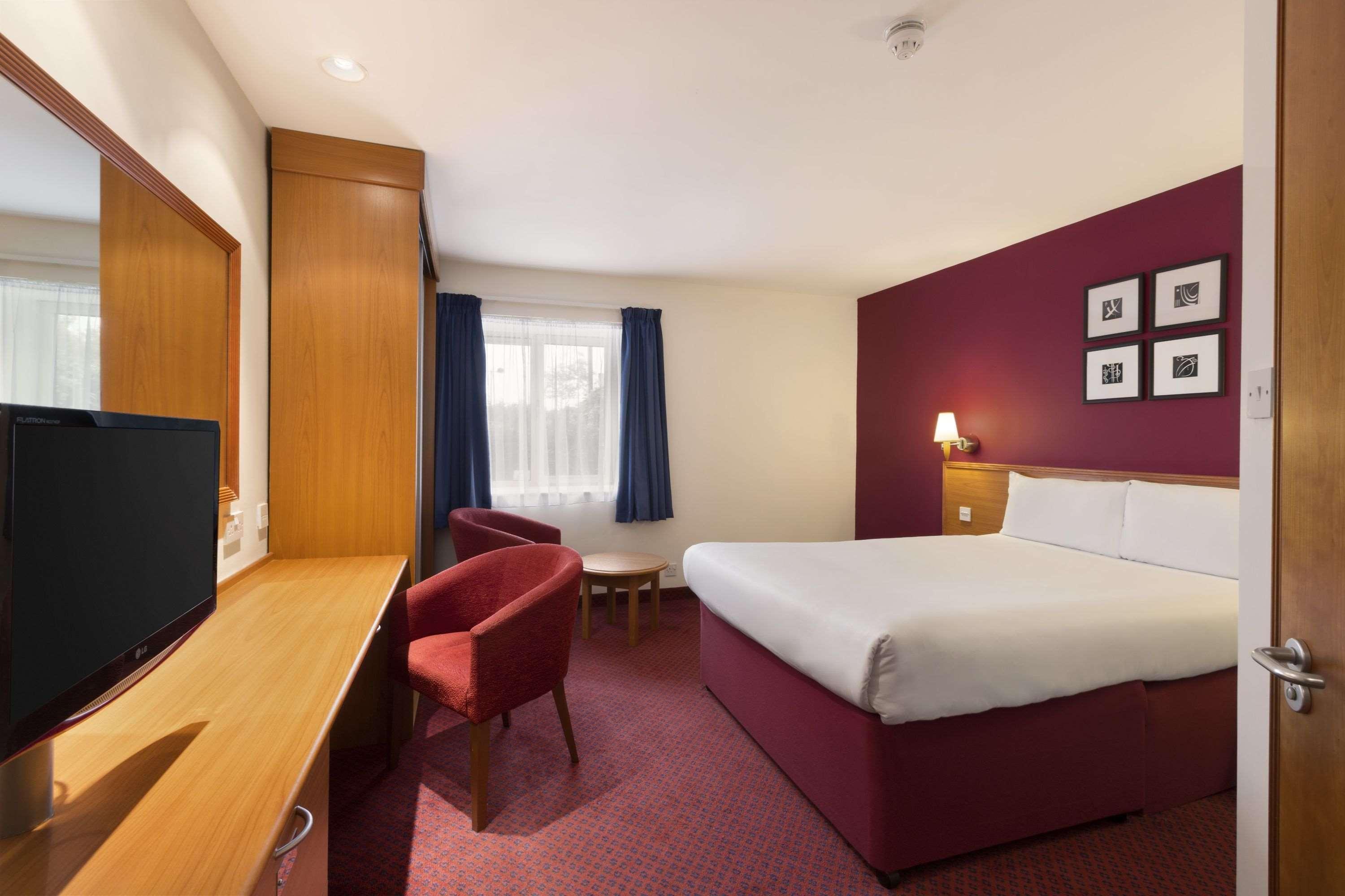 Days Inn Peterborough Exterior foto