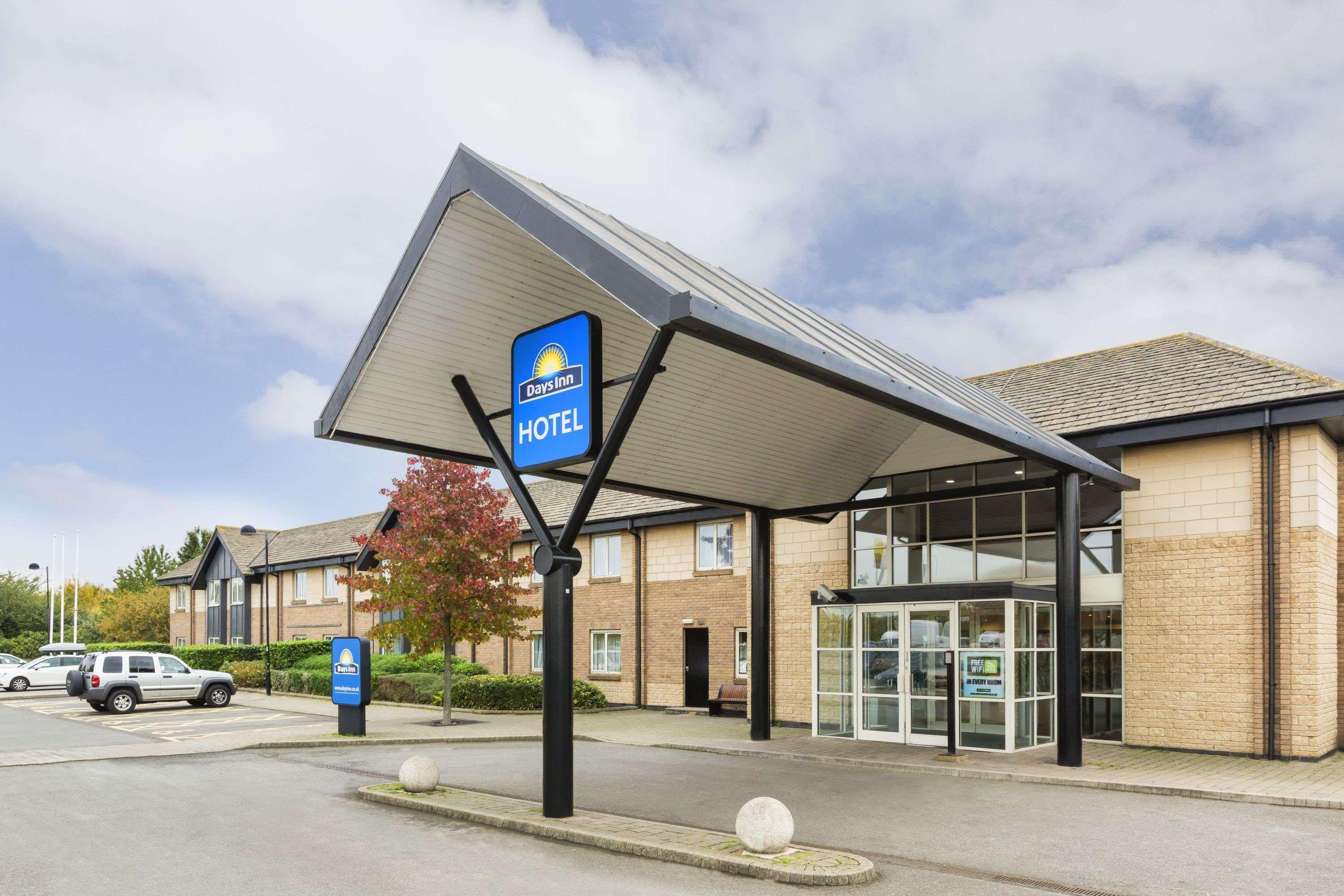 Days Inn Peterborough Exterior foto