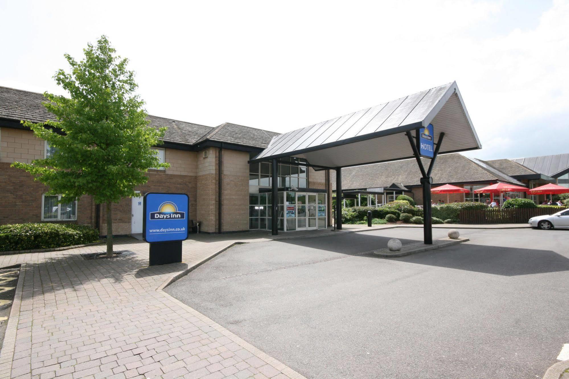 Days Inn Peterborough Exterior foto